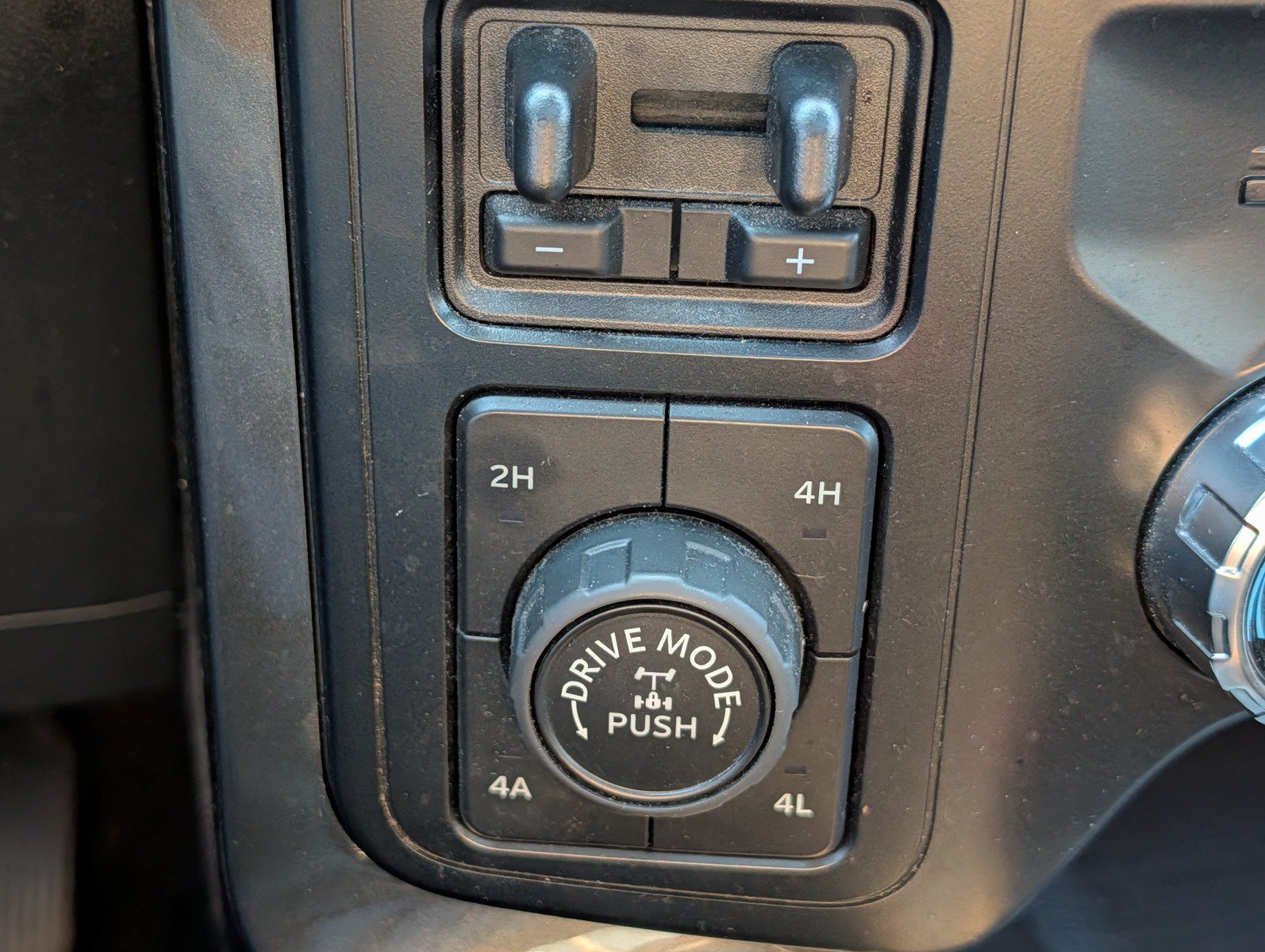 Used 2023 Ford F150 Lariat w/ Equipment Group 502A High AWD/4WD image 23