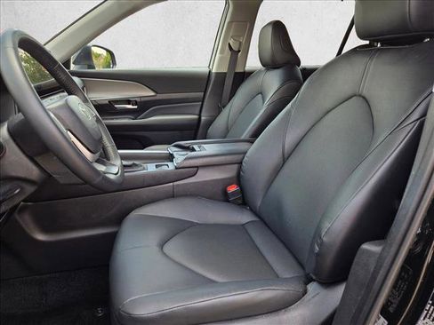 Used 2025 Toyota Grand Highlander FWD image 13