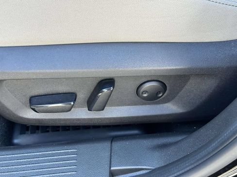 Used 2023 Nissan Rogue SV FWD image 16