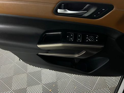 Used 2024 Nissan Pathfinder Platinum w/ Black Appearance Package image 23