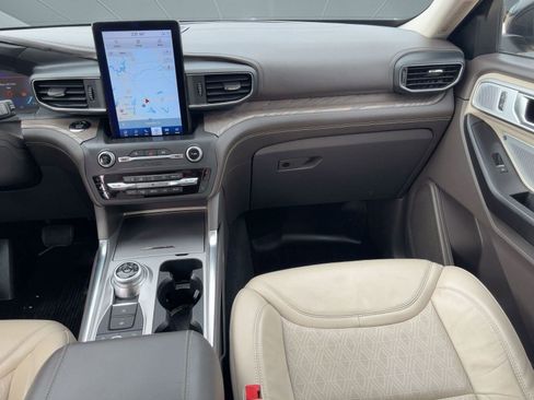 Used 2020 Ford Explorer Platinum w/ Premium Technology Package image 29