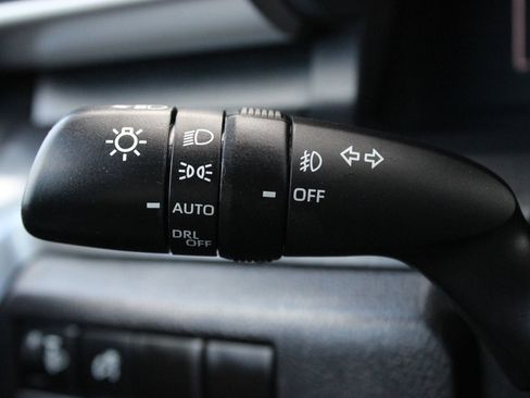 Used 2024 Toyota Tacoma SR5 AWD/4WD image 29