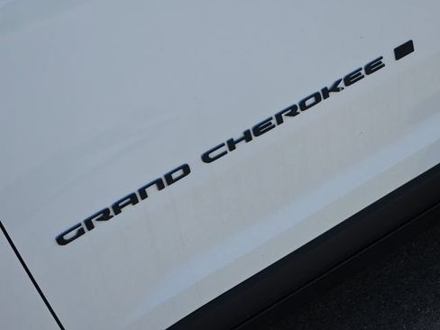 Used 2022 Jeep Grand Cherokee Trailhawk AWD/4WD image 11