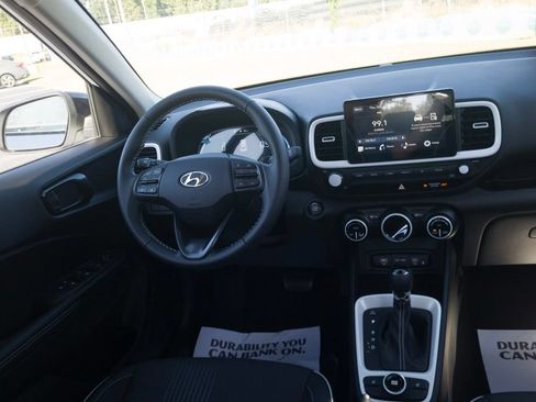 New 2026 Hyundai Venue SEL FWD image 18