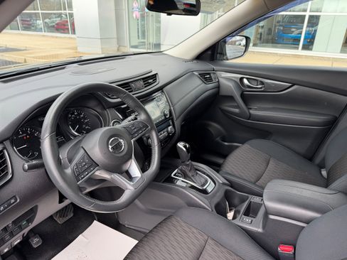 Used 2017 Nissan Rogue SV image 21