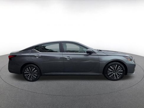 Used 2025 Nissan Altima 2.5 SV FWD image 16