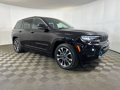 Used 2022 Jeep Grand Cherokee Overland w/ Advanced Protech Group III AWD/4WD image 2