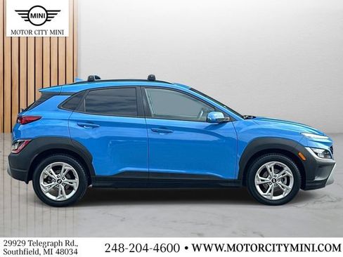Used 2022 Hyundai Kona SEL w/ Convenience Package FWD image 2