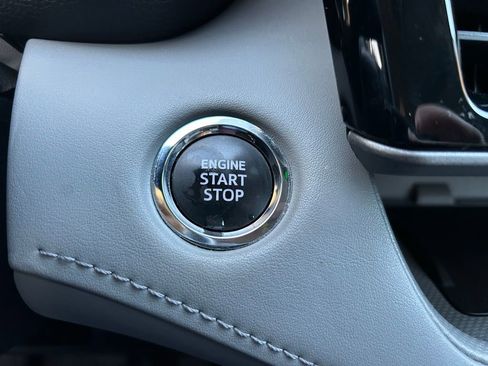 Used 2023 Toyota Highlander Limited image 30