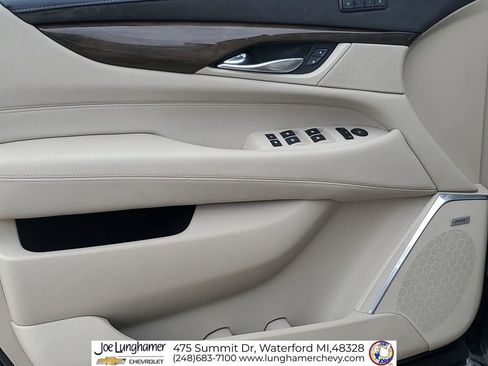 Used 2020 Cadillac Escalade Luxury AWD/4WD image 24
