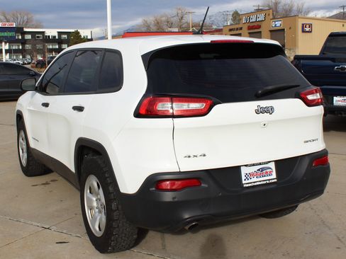 Used 2017 Jeep Cherokee Sport w/ Cold Weather Group image 28