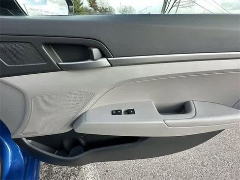 Used 2017 Hyundai Elantra SE image 17