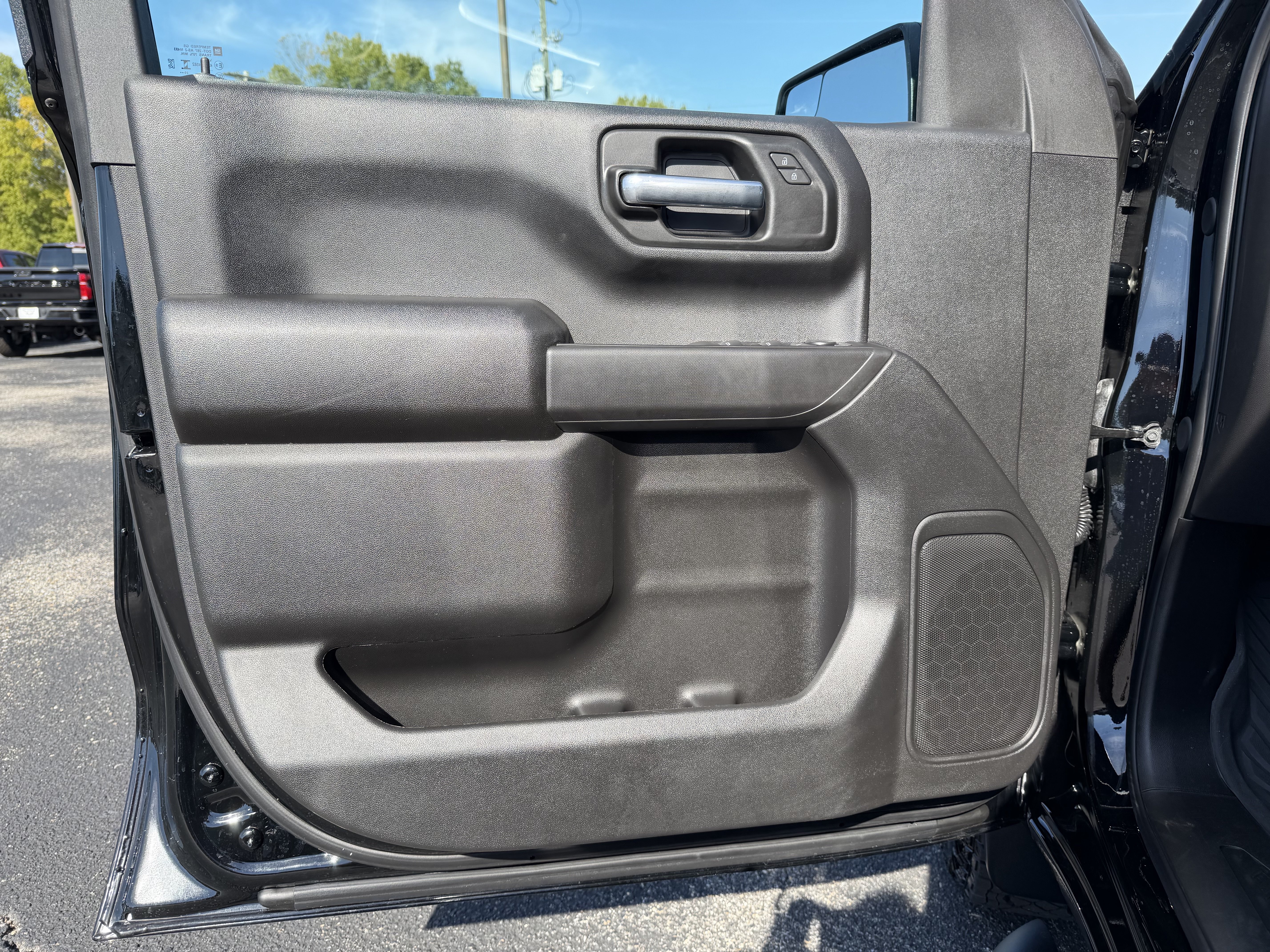 Used 2026 Chevrolet Silverado 1500 Custom Trail Boss w/ Dark Appearance Package AWD/4WD image 11
