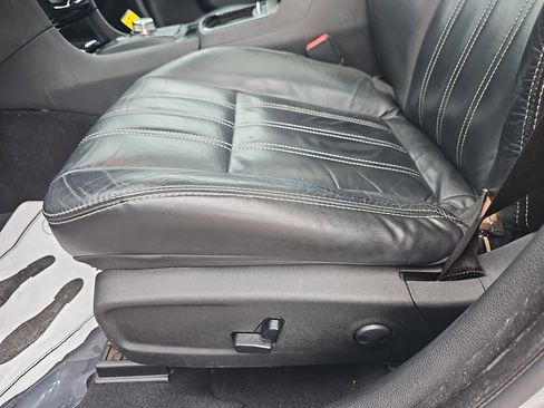 Used 2023 Chrysler 300 S RWD image 33