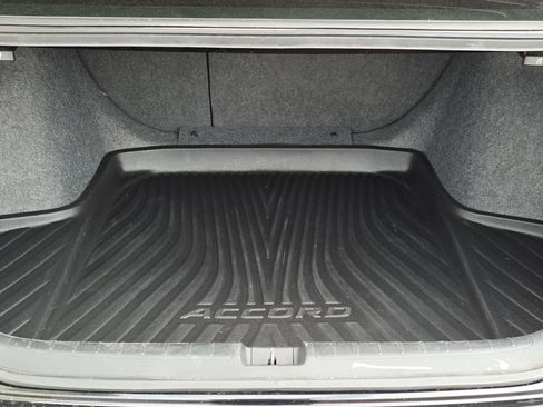 Used 2018 Honda Accord Touring image 7