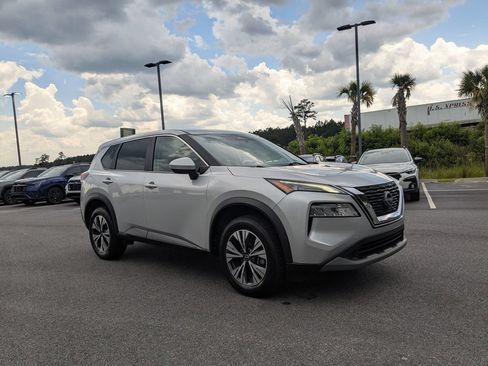 Used 2023 Nissan Rogue SV FWD image 2