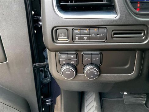 Used 2022 Chevrolet Tahoe RST w/ Sport Performance Package image 32