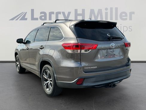 Used 2018 Toyota Highlander Plus FWD image 3