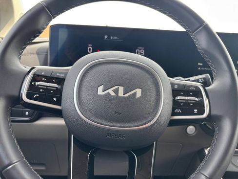 Used 2026 Kia Carnival FWD image 27