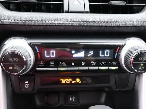 Used 2019 Toyota RAV4 XLE FWD image 21