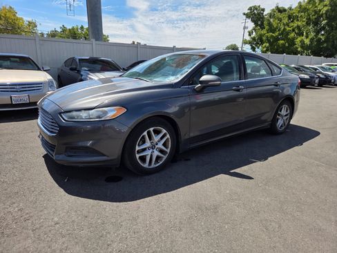 Used 2016 Ford Fusion SE FWD image 1