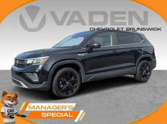 Used 2022 Volkswagen Taos SE image 1