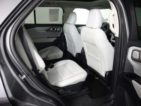 Used 2025 Ford Explorer Platinum w/ Ultimate Package AWD/4WD image 66