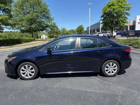 Used 2022 Toyota Corolla LE FWD image 3