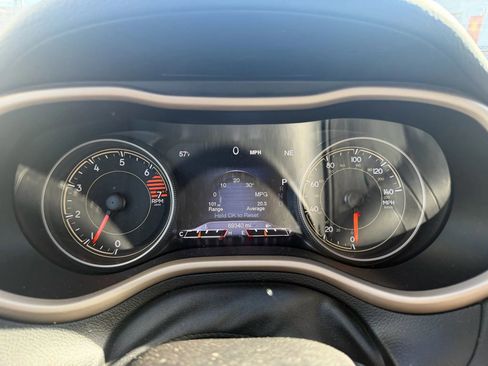 Used 2018 Jeep Cherokee Limited image 10