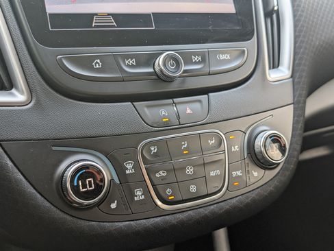Used 2025 Chevrolet Malibu LT FWD image 17