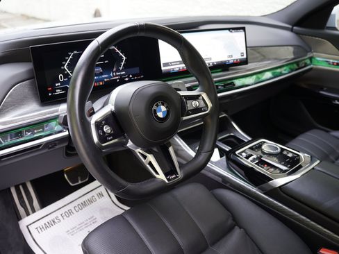 Used 2024 BMW 760i xDrive w/ Premium Package 2 AWD/4WD image 3
