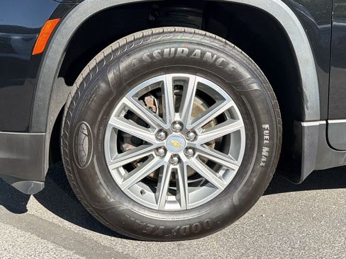 Used 2023 Chevrolet Traverse LT FWD image 9