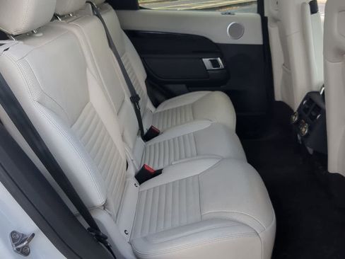 Used 2025 Land Rover Discovery S image 22