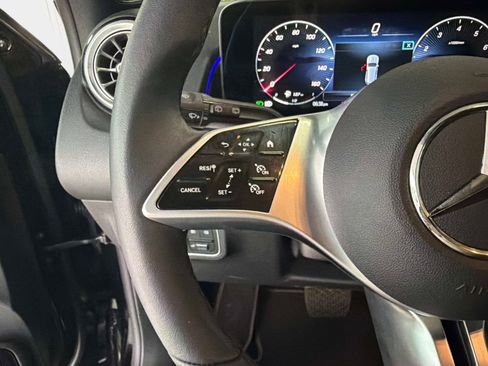 Used 2026 Mercedes-Benz GLB 250 image 30
