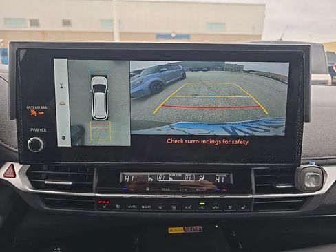 Used 2025 Toyota Sienna Platinum AWD/4WD image 35