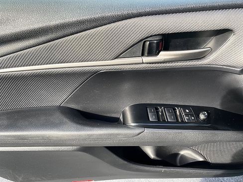 Used 2025 Toyota Camry SE FWD image 11