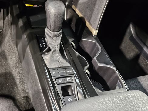 Used 2025 Toyota Camry LE image 32