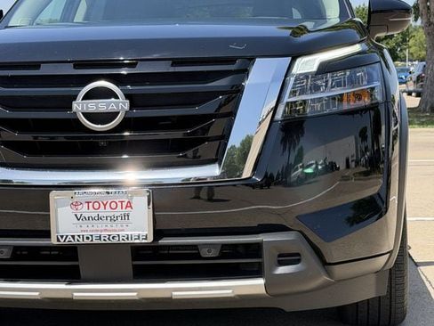 Used 2024 Nissan Pathfinder Platinum w/ Cargo Package FWD image 9