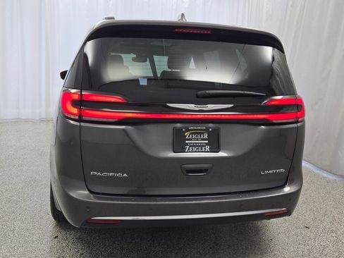 Used 2022 Chrysler Pacifica Limited FWD image 12