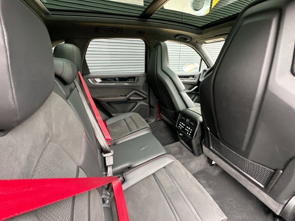Certified 2025 Porsche Cayenne GTS AWD/4WD image 30