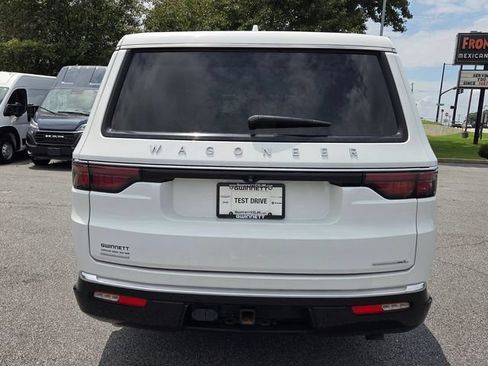 Used 2023 Jeep Wagoneer L Series III w/ Premium Group I AWD/4WD image 7