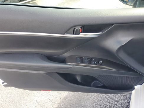 Used 2024 Toyota Camry SE image 18