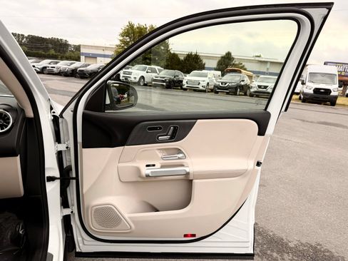 Used 2023 Mercedes-Benz GLB 250 w/ Premium Package image 26