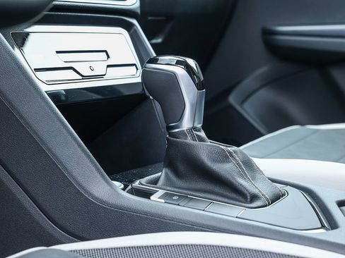 New 2025 Volkswagen Taos SE image 37