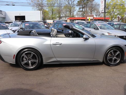 Used 2024 Ford Mustang Premium image 6