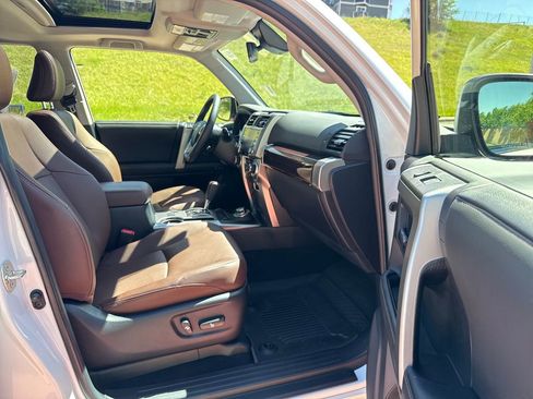 Used 2024 Toyota 4Runner Limited AWD/4WD image 32