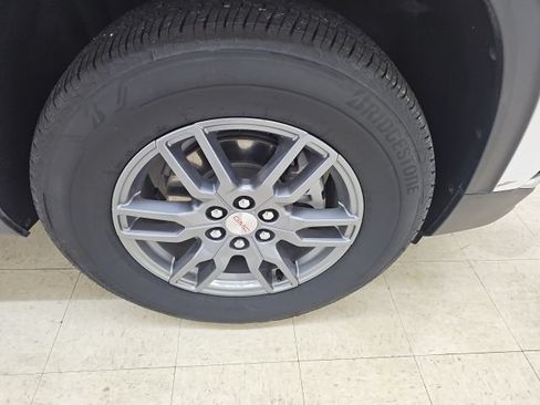 Used 2025 GMC Acadia Elevation FWD image 16