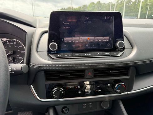 Used 2024 Nissan Rogue S AWD/4WD image 12