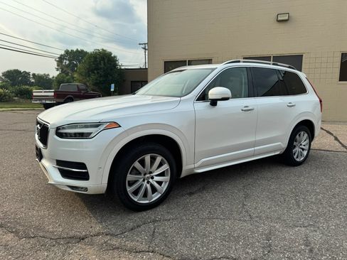 Used 2017 Volvo XC90 T6 Momentum w/ Vision Package AWD/4WD image 4