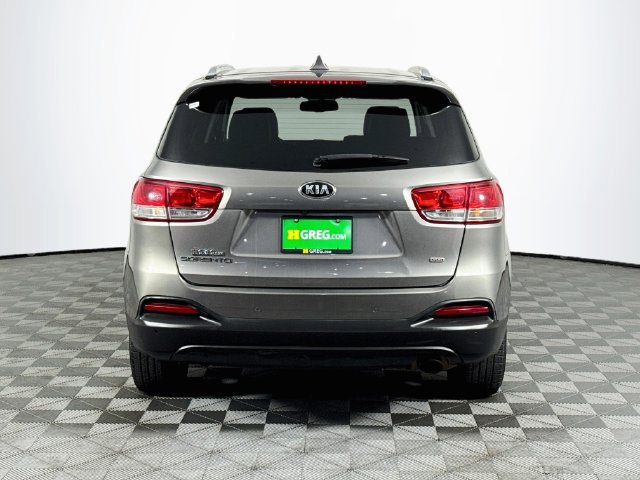 Used 2017 Kia Sorento FWD image 7
